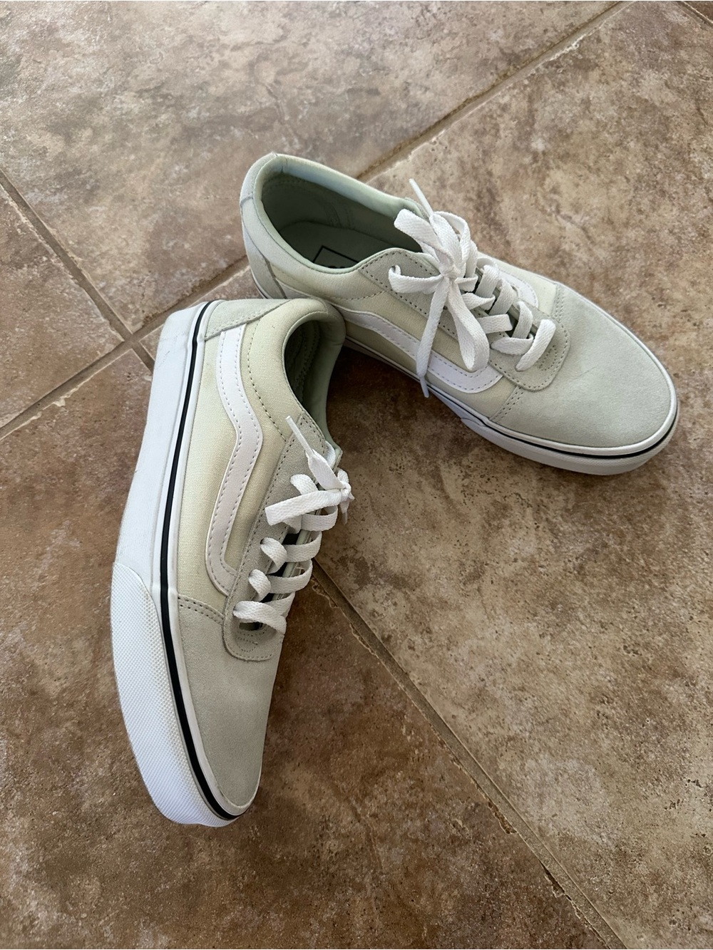 Vans Low-Top Sneakers in Light Gray and Cream/White